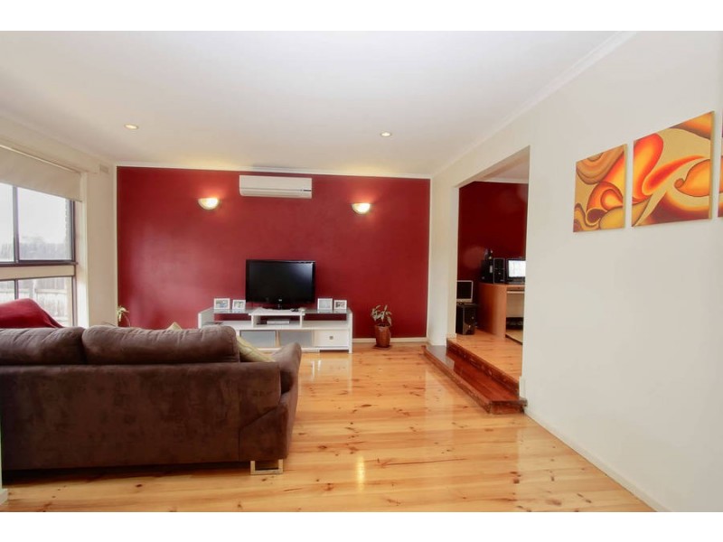 11 Mawson Avenue, Deer Park VIC 3023