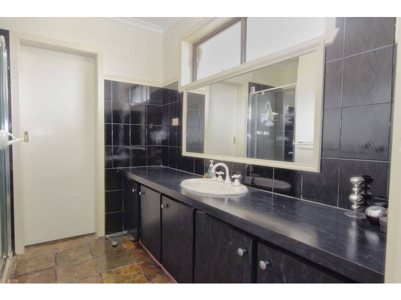 11 Mawson Avenue, Deer Park VIC 3023