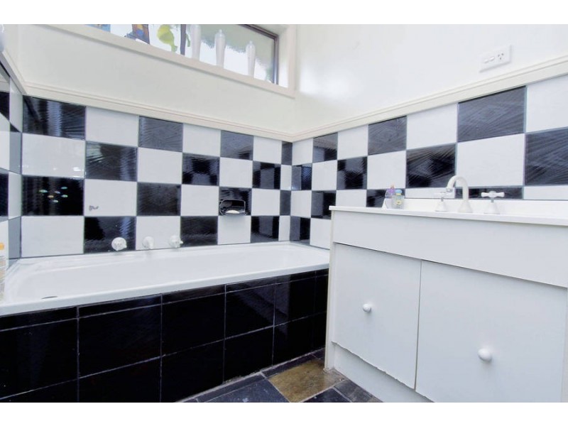 11 Mawson Avenue, Deer Park VIC 3023