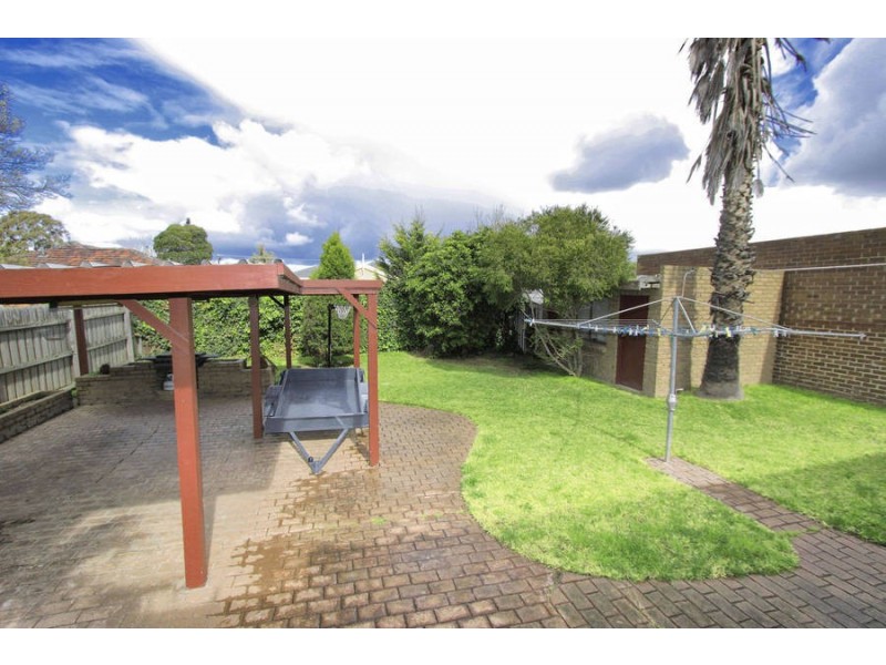 11 Mawson Avenue, Deer Park VIC 3023