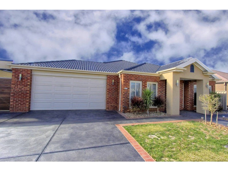 27 Oakview Parade, Caroline Springs VIC 3023