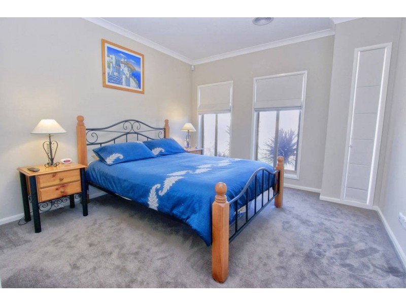 27 Oakview Parade, Caroline Springs VIC 3023