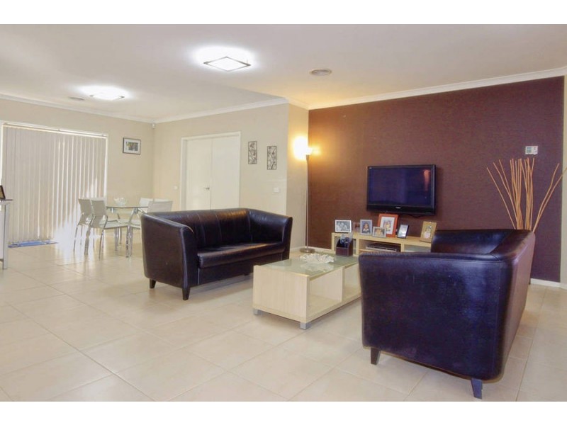 27 Oakview Parade, Caroline Springs VIC 3023