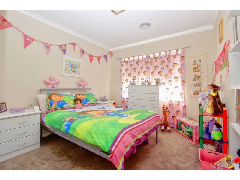 27 Oakview Parade, Caroline Springs VIC 3023