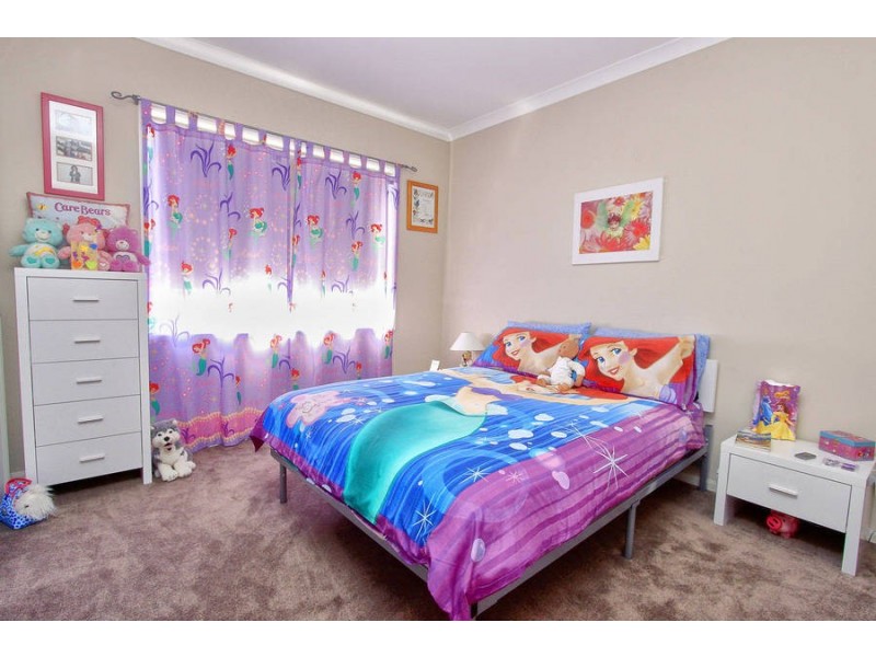 27 Oakview Parade, Caroline Springs VIC 3023