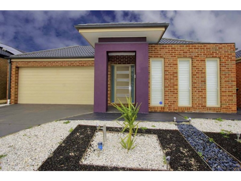 13 McCubbin Way, Caroline Springs VIC 3023