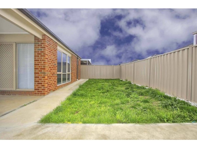 13 McCubbin Way, Caroline Springs VIC 3023