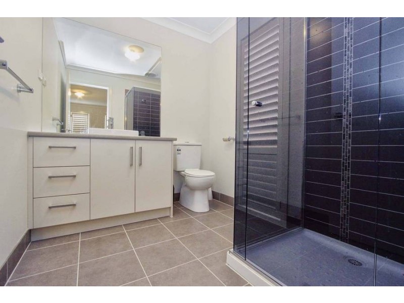13 McCubbin Way, Caroline Springs VIC 3023