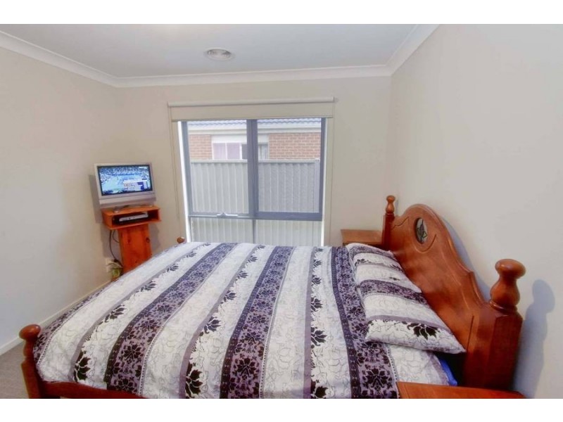 13 McCubbin Way, Caroline Springs VIC 3023