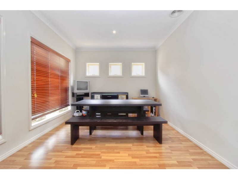 14 Kooyong Way, Caroline Springs VIC 3023