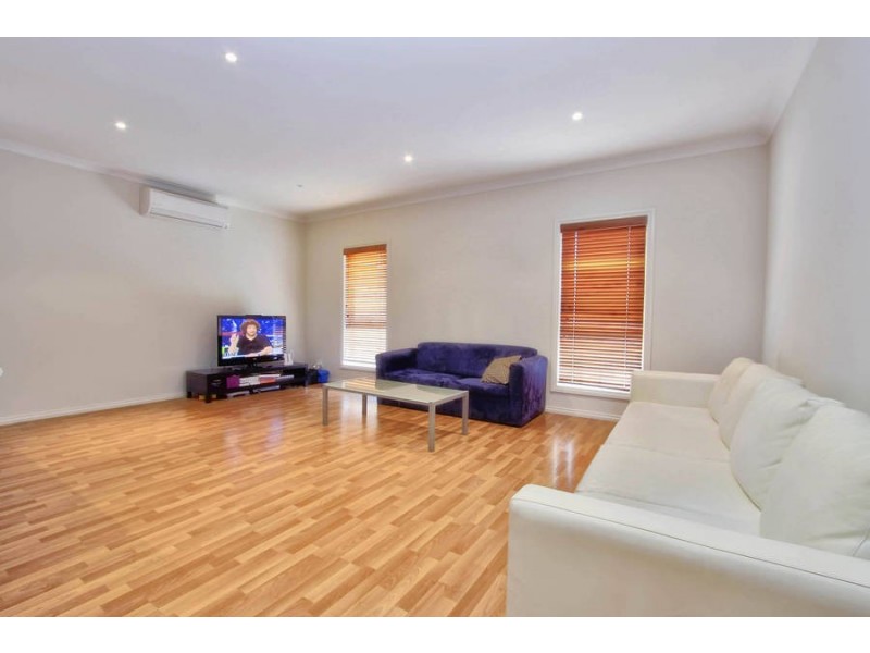 14 Kooyong Way, Caroline Springs VIC 3023