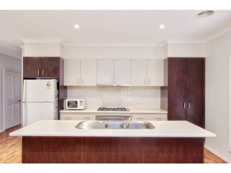 14 Kooyong Way, Caroline Springs VIC 3023