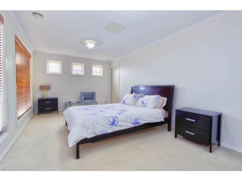 14 Kooyong Way, Caroline Springs VIC 3023