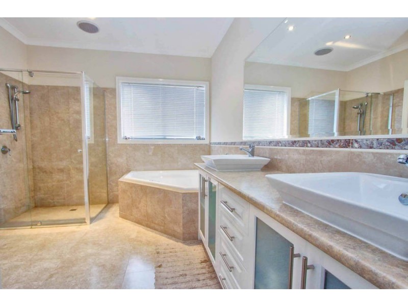 3 Coorong Place, Burnside VIC 3023