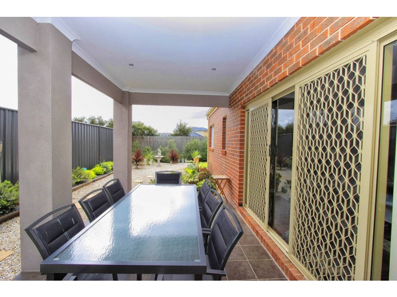 3 Coorong Place, Burnside VIC 3023