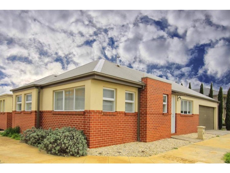 6 Strathvea Lane, Caroline Springs VIC 3023