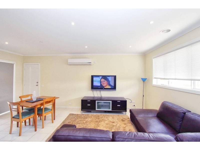 6 Strathvea Lane, Caroline Springs VIC 3023