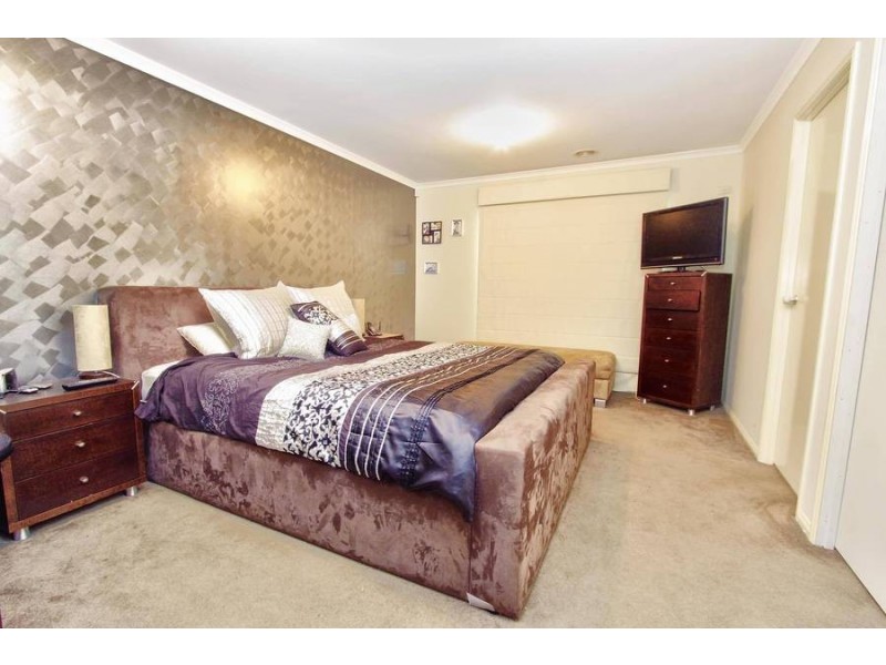 7 Hele Close, Caroline Springs VIC 3023