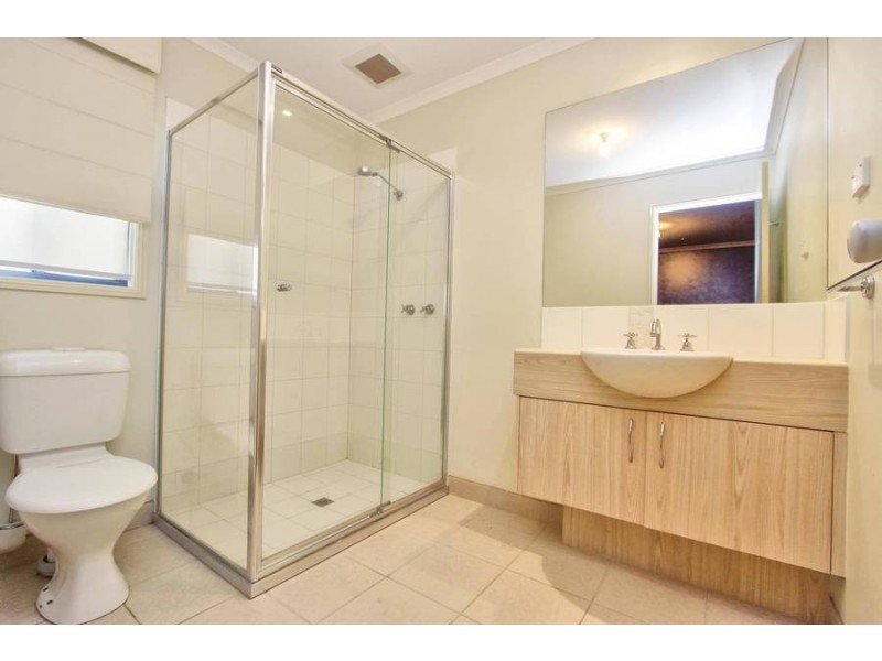 7 Hele Close, Caroline Springs VIC 3023