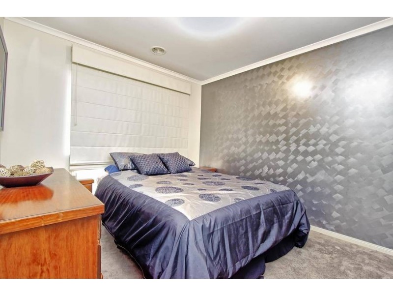 7 Hele Close, Caroline Springs VIC 3023