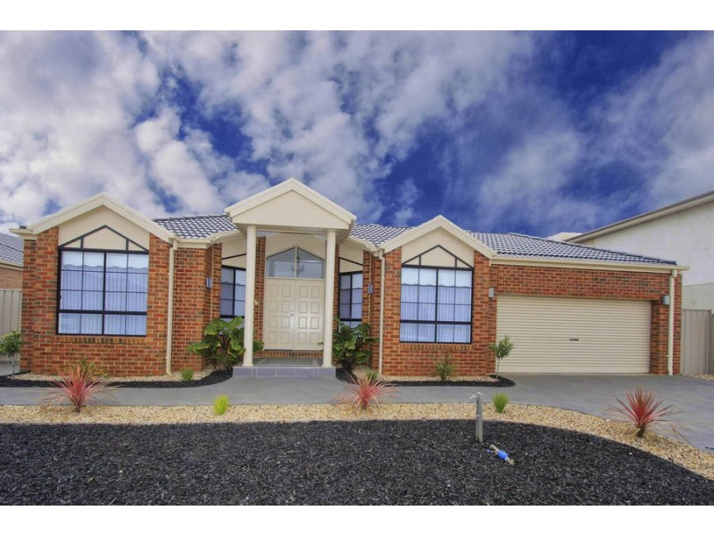 28  Gisborne Way, Caroline Springs VIC 3023