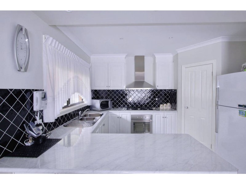 28  Gisborne Way, Caroline Springs VIC 3023