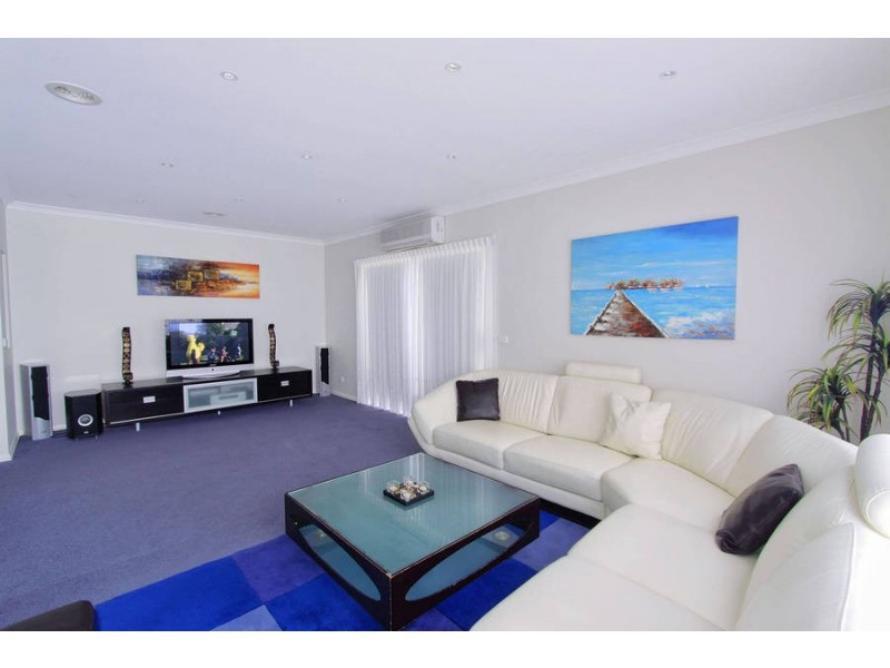 28  Gisborne Way, Caroline Springs VIC 3023