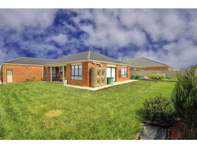 28  Gisborne Way, Caroline Springs VIC 3023