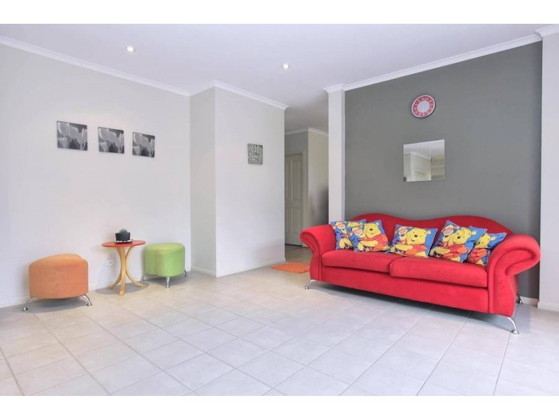 8 Silverdale Walk, Cairnlea VIC 3023