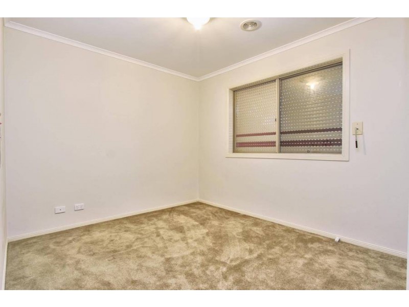 8 Silverdale Walk, Cairnlea VIC 3023
