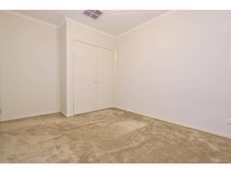 8 Silverdale Walk, Cairnlea VIC 3023