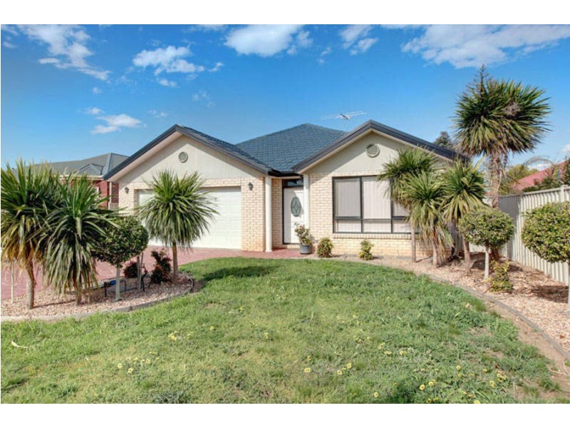 13  Stokeheath Way, Caroline Springs VIC 3023