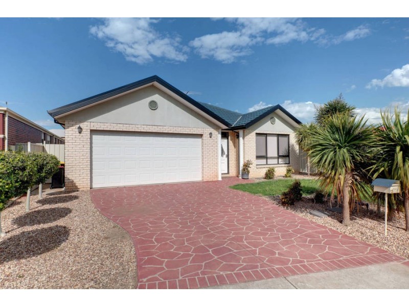 13  Stokeheath Way, Caroline Springs VIC 3023