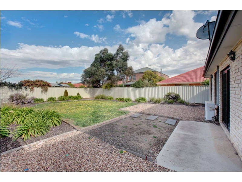 13  Stokeheath Way, Caroline Springs VIC 3023