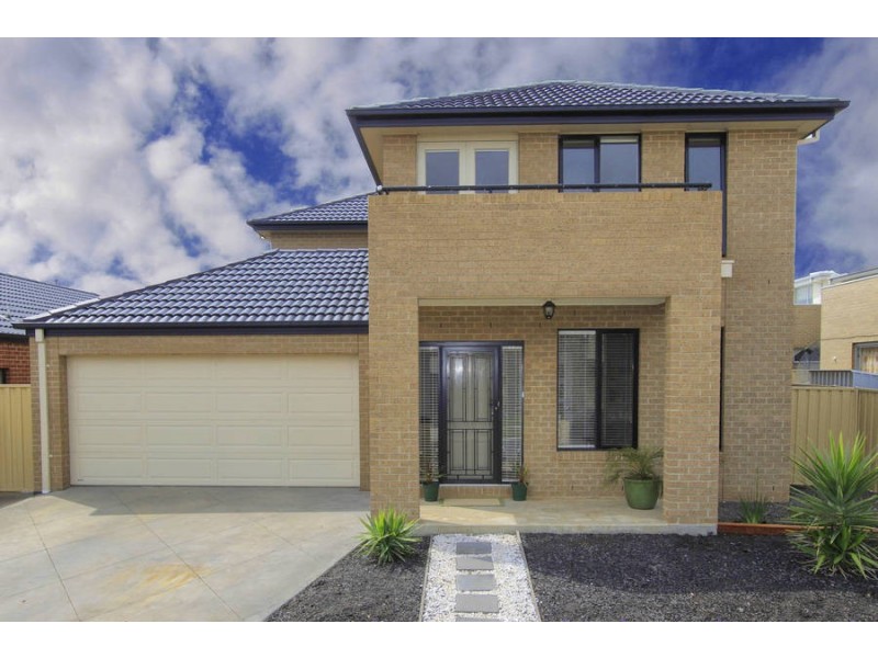 6 Clementson Drive, Caroline Springs VIC 3023