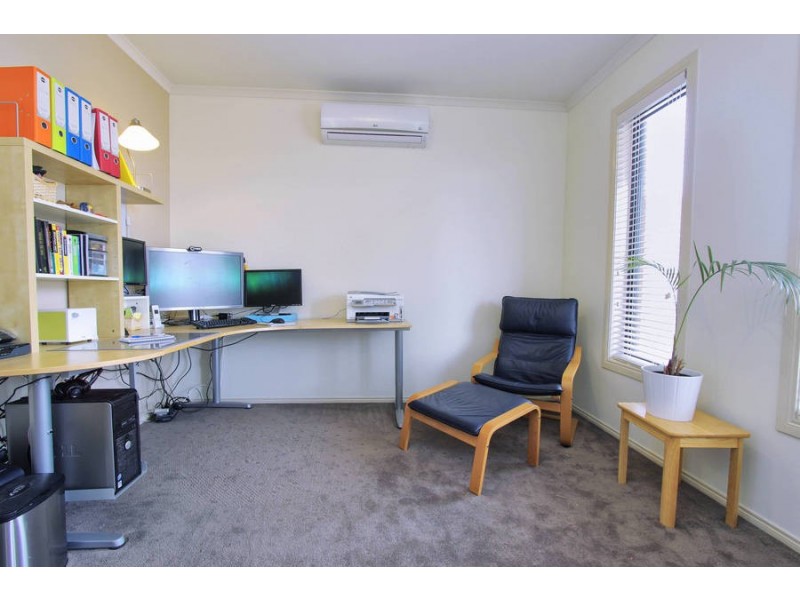 6 Clementson Drive, Caroline Springs VIC 3023