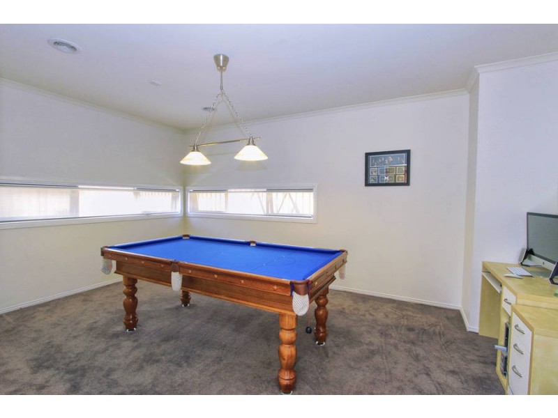 6 Clementson Drive, Caroline Springs VIC 3023