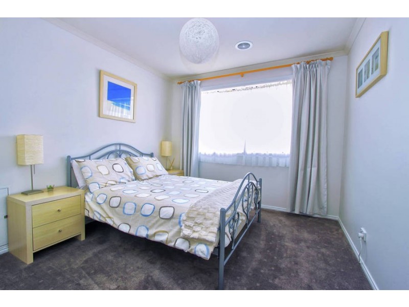 6 Clementson Drive, Caroline Springs VIC 3023