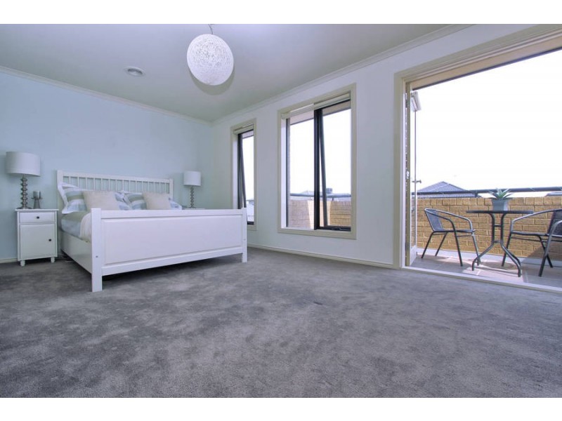 6 Clementson Drive, Caroline Springs VIC 3023