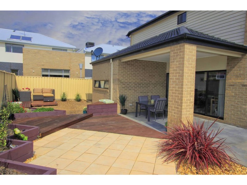 6 Clementson Drive, Caroline Springs VIC 3023