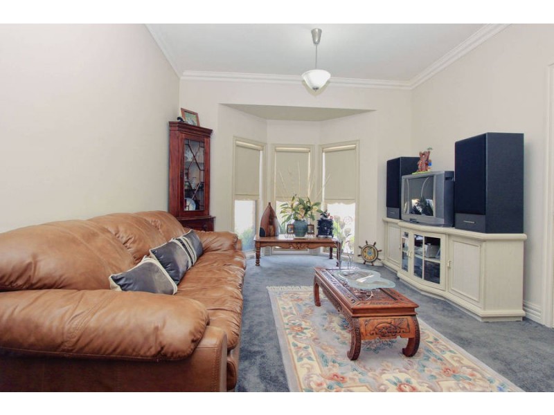 3 Clarendon Wynd, Caroline Springs VIC 3023
