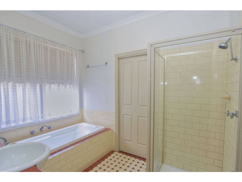 3 Clarendon Wynd, Caroline Springs VIC 3023