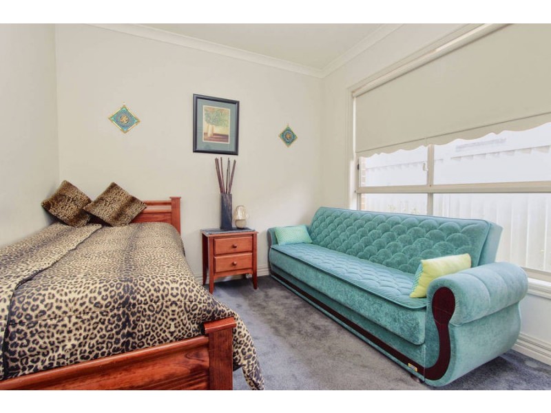 3 Clarendon Wynd, Caroline Springs VIC 3023