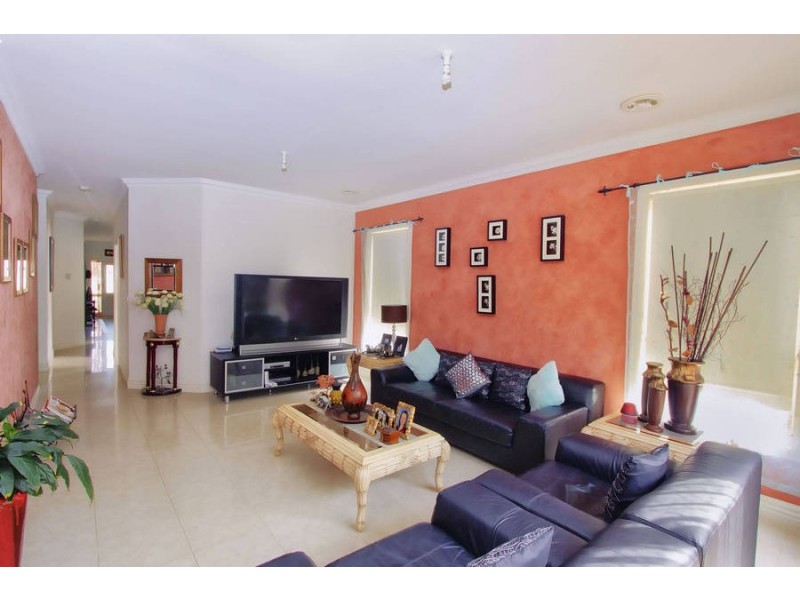 3 Clarendon Wynd, Caroline Springs VIC 3023