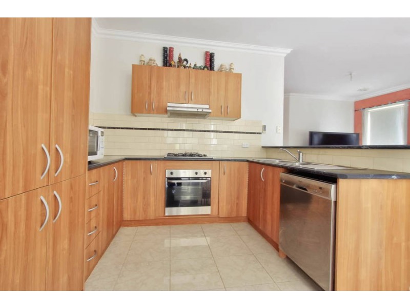 3 Clarendon Wynd, Caroline Springs VIC 3023