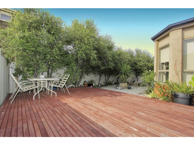 3 Clarendon Wynd, Caroline Springs VIC 3023