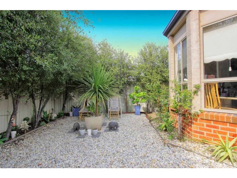 3 Clarendon Wynd, Caroline Springs VIC 3023