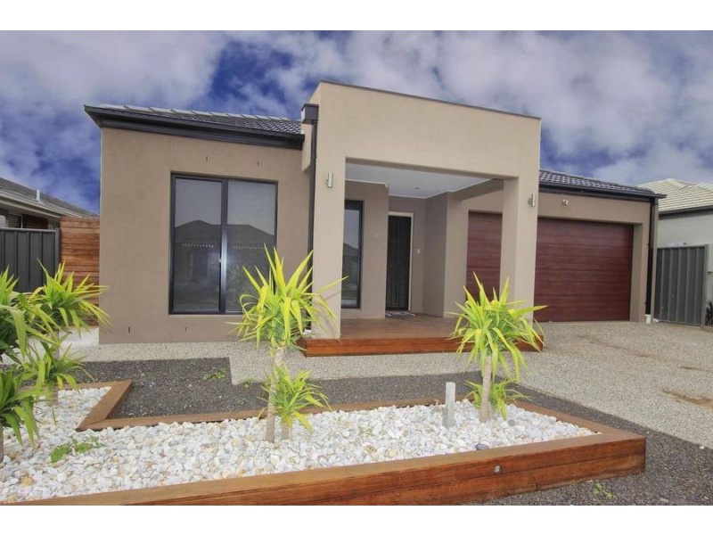 45 Duncombe Parkway, Deer Park VIC 3023