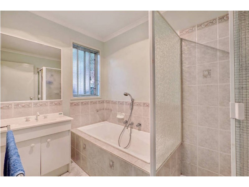 11 Rogers Close, Burnside VIC 3023