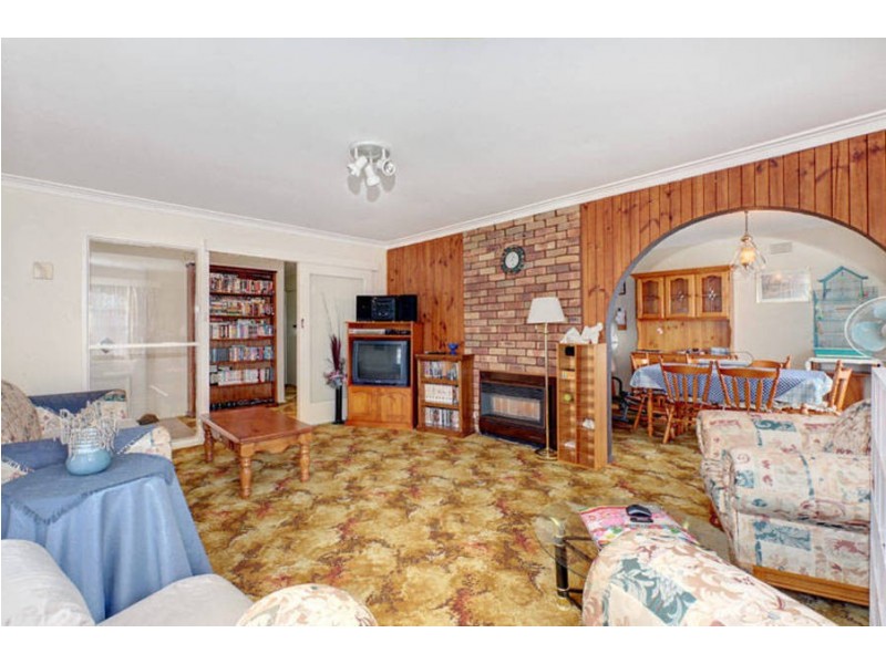 15 Eymard St, Deer Park VIC 3023